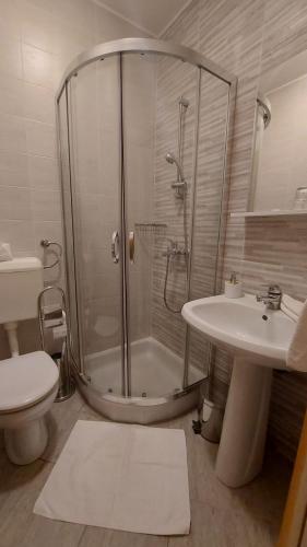 Double Room with Private Bathroom room in Guest house Tom