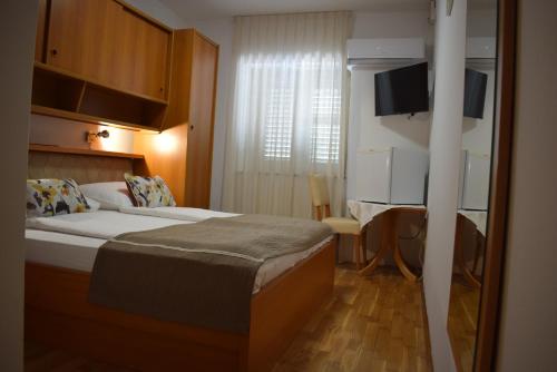 Double Room with Private Bathroom image 10