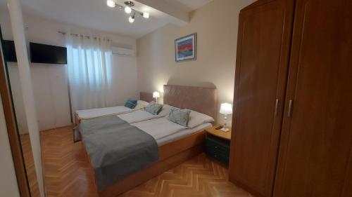 Standard Double Room image 9
