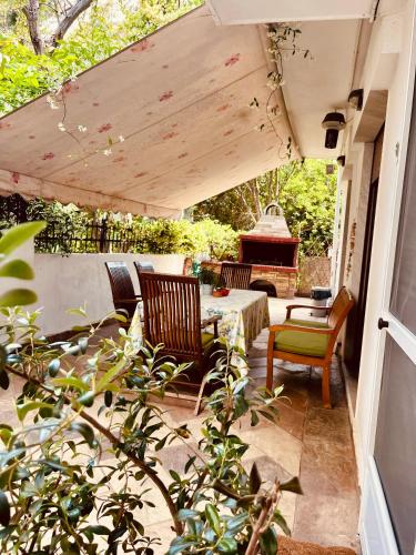  Bright new apartment in Perea, Unterkunft in Peraia