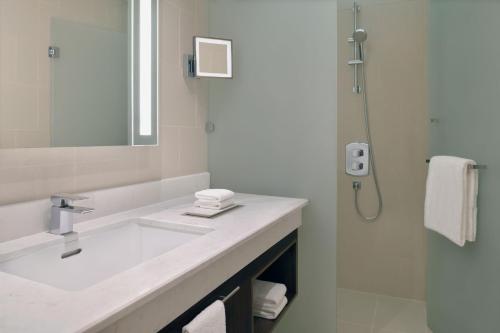 Two Bedroom Apartment, 2 King, City View image 5