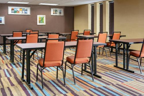 Fairfield Inn & Suites Cincinnati North/Sharonville - image 6