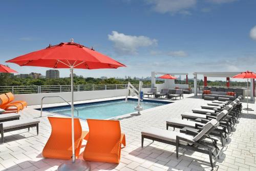 Swimming pool, Four Points by Sheraton Coral Gables in Coral Way