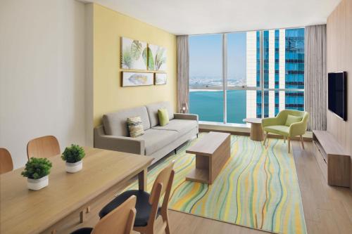 1 Bedroom Apartment, 1 King, City view, High floor