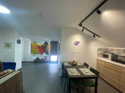 קומותיים ברמה in Bruchim