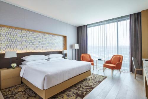 חדר שינה, Jeju Shinhwa World Marriott Resort near טירת זכוכית ג'ג'ו
