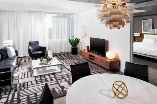 Executive Suite - Club Lounge Access