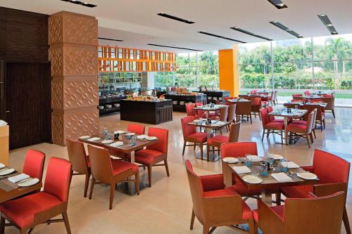 레스토랑, 페어필드 바이 메리어트 럭나우 (Fairfield by Marriott Lucknow) in 럭나우