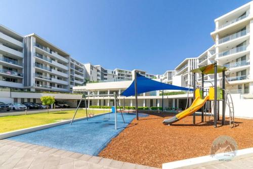 Playground, Aircabin - 1km to Wolli Creek - Lovely - 2 bed Apt in Marrickville