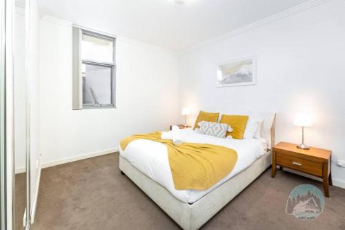 Guestroom, Aircabin - 1km to Wolli Creek - Lovely - 2 bed Apt in Marrickville