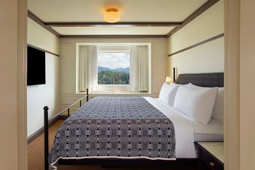 1 king bed, 1 sofa bed