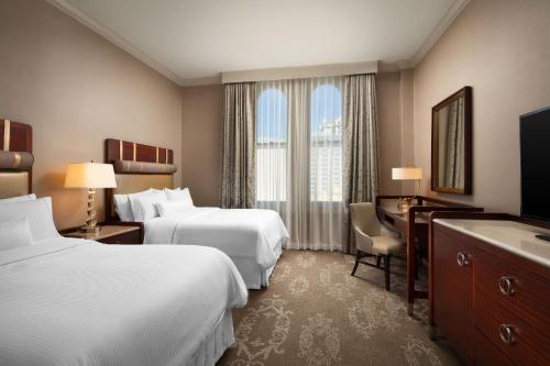2 queen beds