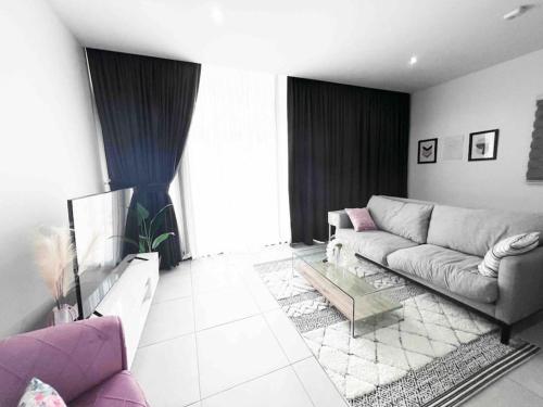 Luxurious 1 bed Cantonments apartment - Pine Court