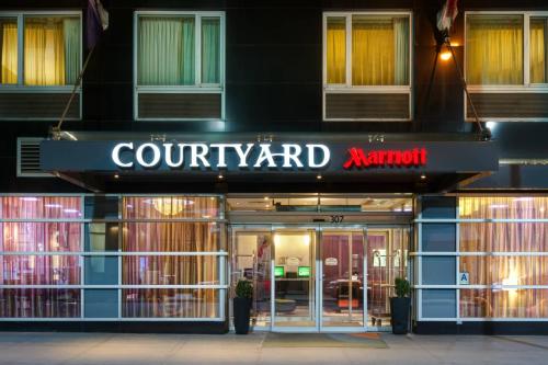 Courtyard by Marriott Times Square West in New York, USA