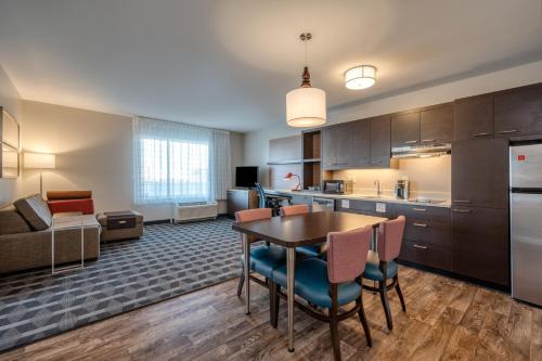 TownePlace Suites by Marriott Indianapolis Airport - image 13