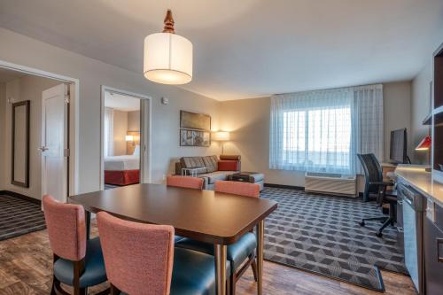 TownePlace Suites by Marriott Indianapolis Airport - image 3