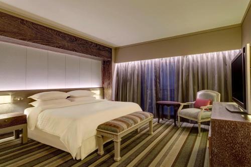 room detail thumbnail 1