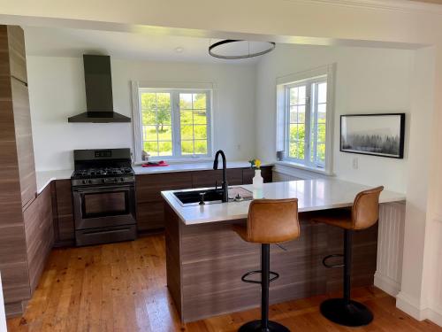 Groundswell Pub & Inn in Saint Peter's (NS)