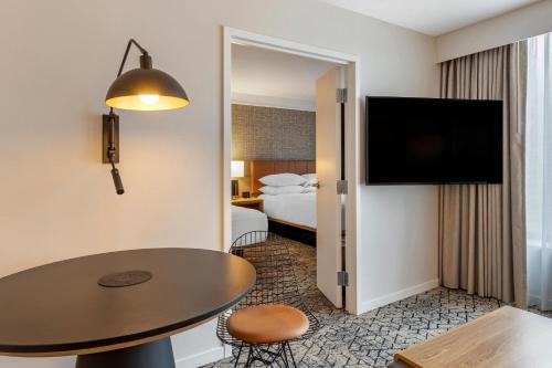 Sheraton Suites Old Town Alexandria - image 10
