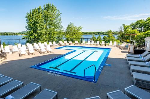 สระว่ายน้ำ, Delta Hotels Fredericton in เฟรเดริกตัน (NB)