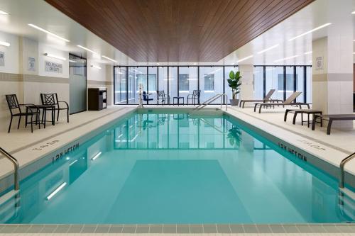 Swimming pool, Courtyard by Marriott Montreal Midtown in Cote-des-Neiges-Notre-Dame-de-Grace