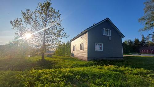 A szálláshely kívülről, Villa Mummola Kahden makuuhuoneen huoneisto lähellä jokea (Villa Mummola Kahden makuuhuoneen huoneisto lahella jokea) in Simpele