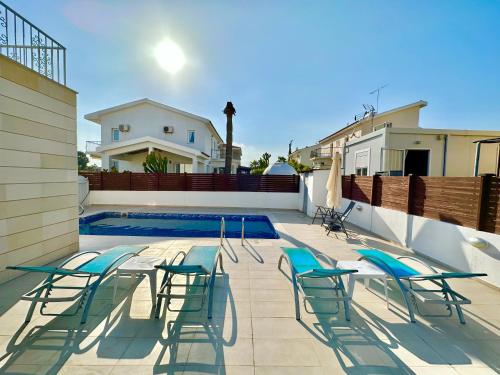 Lovely Pool Villa in Pyla