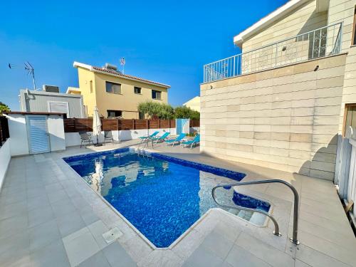 Lovely Pool Villa in Pyla