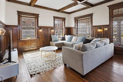 Grand Historic 8BR 6 5BA Mansion Waterfront Decks - Tap to explore photos