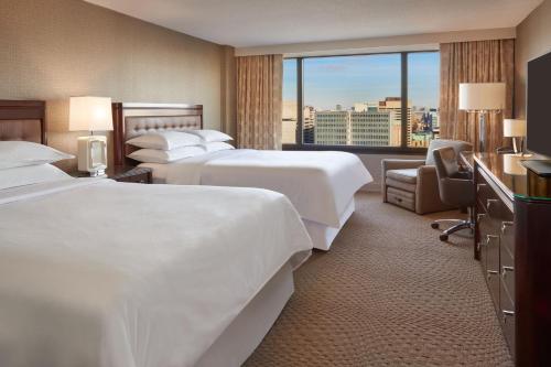 2 queen beds