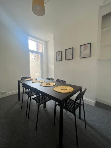 Large 3 bed - 10 mins to centre in Kensington