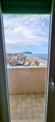  P012 - Porto Recanati, meraviglioso trilocale fronte mare in Porto Recanati