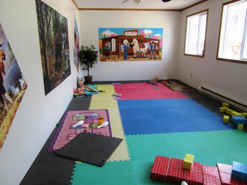 สนามเด็กเล่น, White Buffalo Hotel in เวสส์ เยลโลว์สโตน (MT)