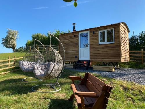 Skats, Berllan Y Bugail Shepherds Hut in Lanfeira Klaidogau