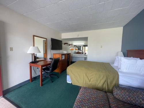 Horseshoe Curve Lodge - image 11