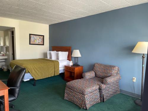 Horseshoe Curve Lodge - image 10