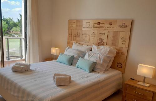 DeVVine Beach and Golf – khách sạn tại Delgadas