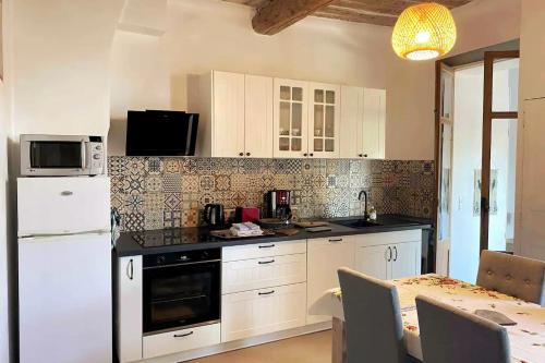 设施服务, Appartement provençal avec terrasse dans le Var (Appartement provencal avec terrasse dans le Var) in 莱萨克