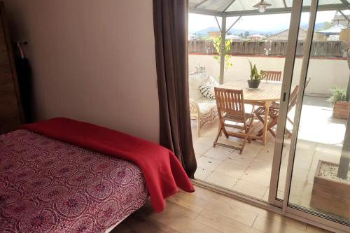 设施服务, Appartement provençal avec terrasse dans le Var (Appartement provencal avec terrasse dans le Var) in 莱萨克