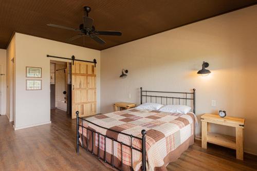 Miners Cabin #2 - One Queen Bed - Accessible Room - Private Balcony - Chalet - Tombstone