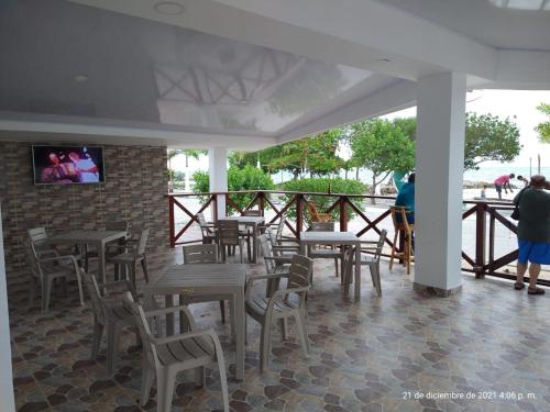 Shared lounge/TV area, Hostal El Danubio Tolu in Tolu