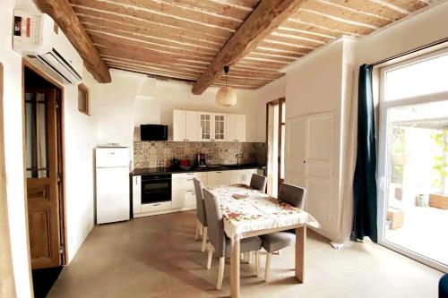 设施服务, Appartement provençal avec terrasse dans le Var (Appartement provencal avec terrasse dans le Var) in 莱萨克