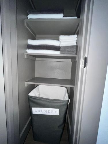 Comfy Abode near Bush Airport Room Type - One-Bedroom Apartment