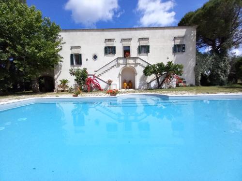 Swimming pool, VILLA ENCANTAMIENTO Dimora Bouganville in Latiano