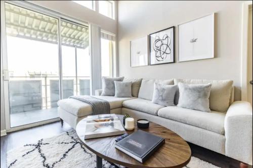 Luxury 2bedroom 2bath Santa Monica