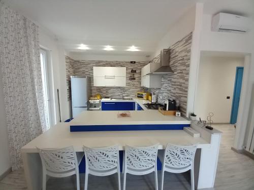 virtuve, La Rosa BLUtique Guesthouse - Boutique apartment near Como in Montano Lucino