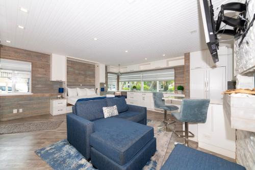 Tropic Isle Boutique Hotel - Tap to explore photos