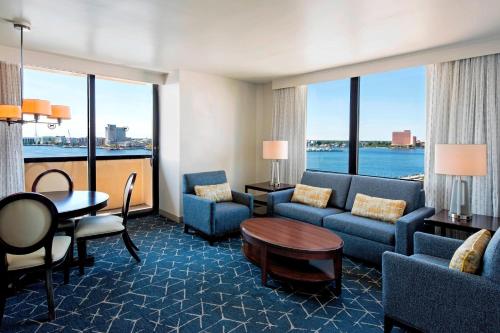 Sheraton Norfolk Waterside Hotel - image 7