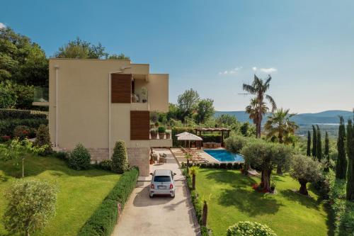 Przice Gardens Apartment with Pool 5