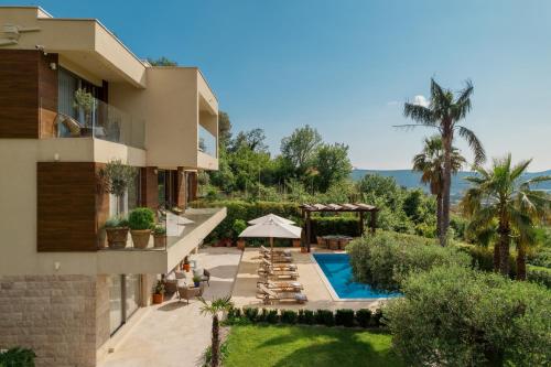 Przice Gardens Apartment with Pool in Trojica